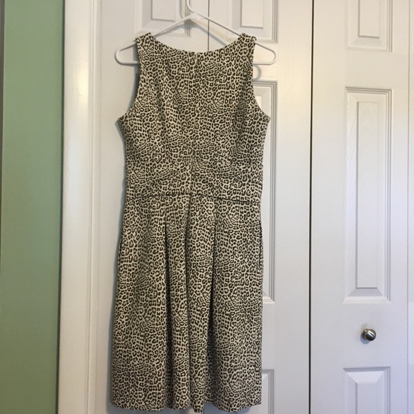 ☘️Banana Republic Issa London Dress☘️ - Picture 4 of 5
